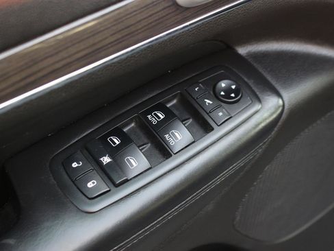 Used 2018 Jeep Grand Cherokee Overland RWD image 14