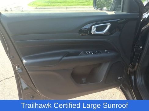 Certified 2025 Jeep Compass Trailhawk w/ Sun & Sound Group AWD/4WD image 8