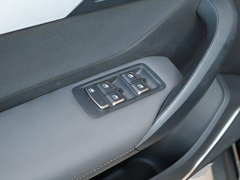 New 2025 VinFast VF 8 Plus AWD/4WD image 23