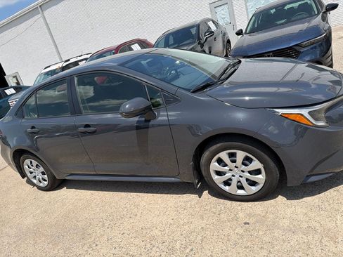 Used 2025 Toyota Corolla LE FWD image 2
