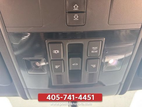 Used 2023 Volkswagen Atlas Cross Sport SE FWD image 31