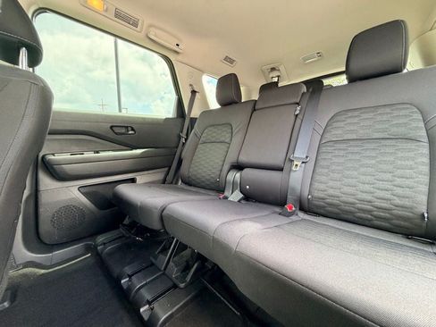 Used 2024 Nissan Pathfinder SV FWD image 15