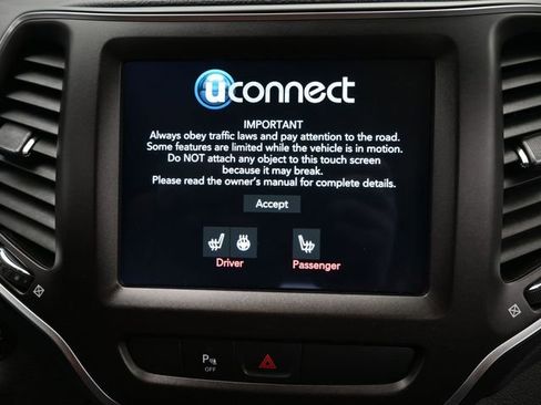 Used 2021 Jeep Cherokee Trailhawk w/ Comfort & Convenience Group image 15