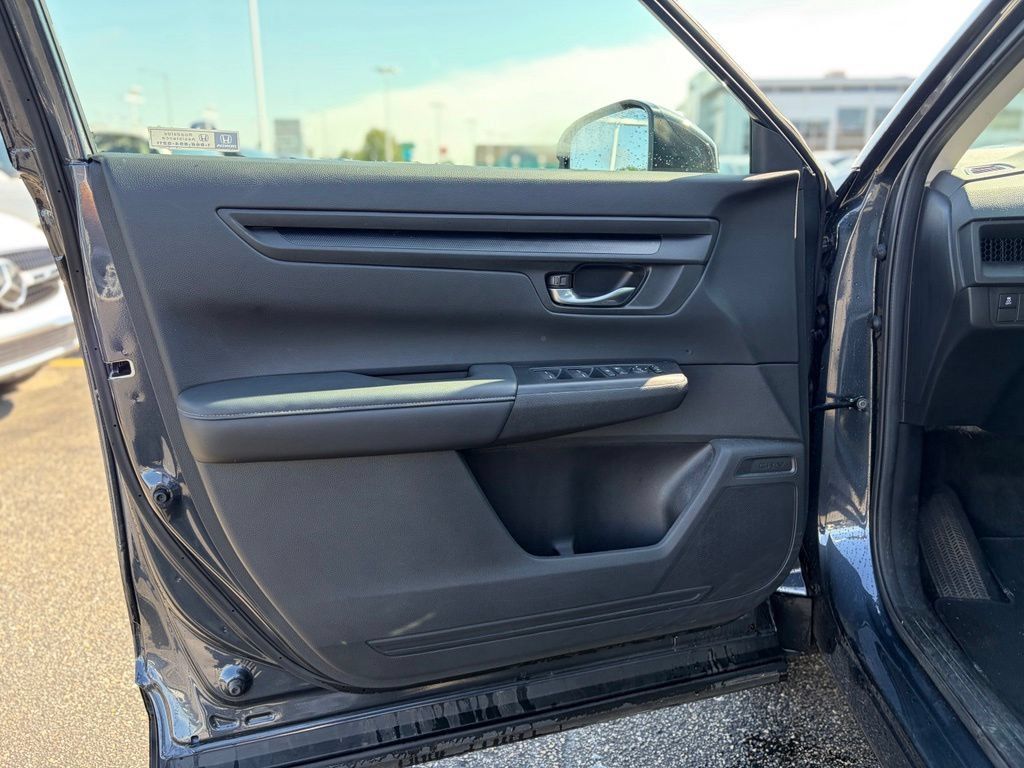 Used 2024 Honda CR-V LX image 16