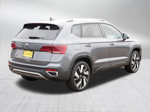 Used 2024 Volkswagen Taos SEL image 7