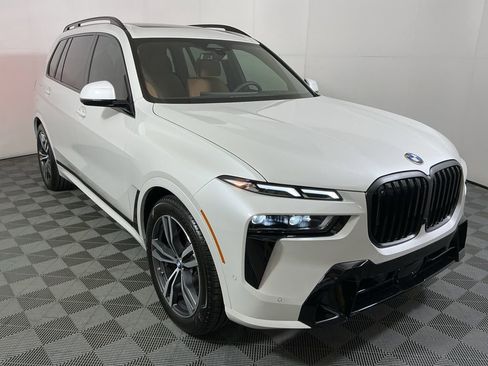 Used 2026 BMW X7 xDrive40i w/ M Sport Package image 3