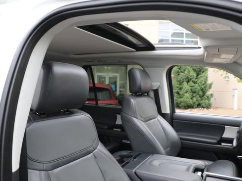 Used 2025 Ford Expedition Active AWD/4WD image 10
