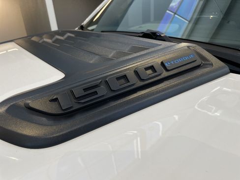 Used 2026 RAM 1500 Laramie AWD/4WD image 15
