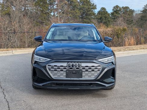 Used 2024 Audi Q8 e-tron Premium Plus w/ Premium Plus Package image 2