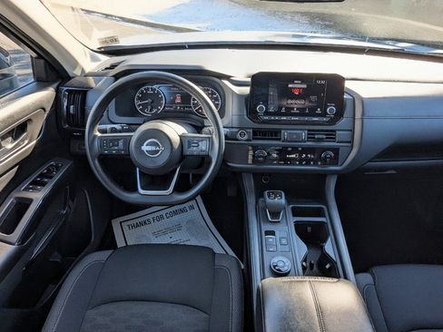 Used 2024 Nissan Pathfinder S image 22