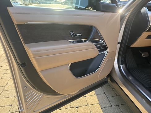 Used 2023 Land Rover Range Rover SE image 13
