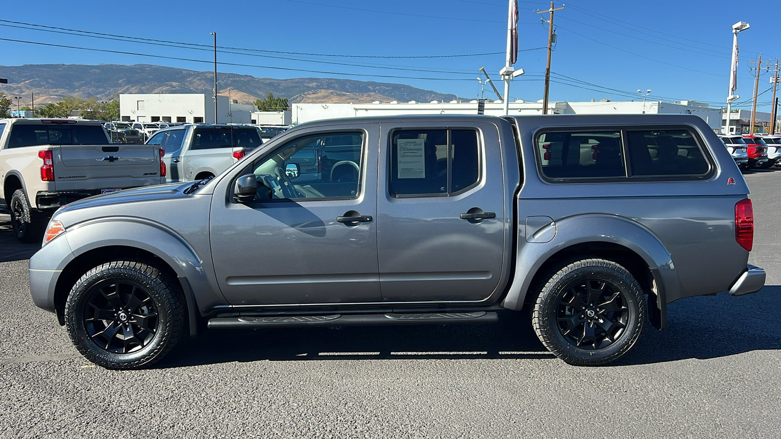 Used 2021 Nissan Frontier SV w/ Midnight Edition Floor Mats AWD/4WD image 8