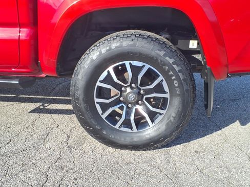 Used 2020 Toyota Tacoma TRD Sport AWD/4WD image 5