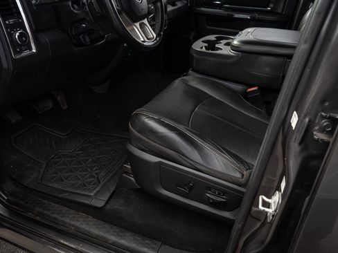 Used 2018 RAM 1500 Laramie w/ Convenience Group AWD/4WD image 17