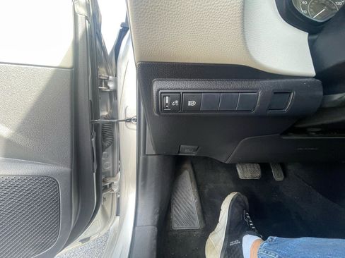 Used 2020 Toyota Corolla LE w/ Carpet Mat Package (TMS) FWD image 17