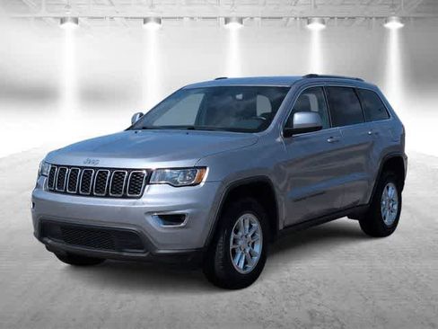 Used 2019 Jeep Grand Cherokee Laredo AWD/4WD image 4