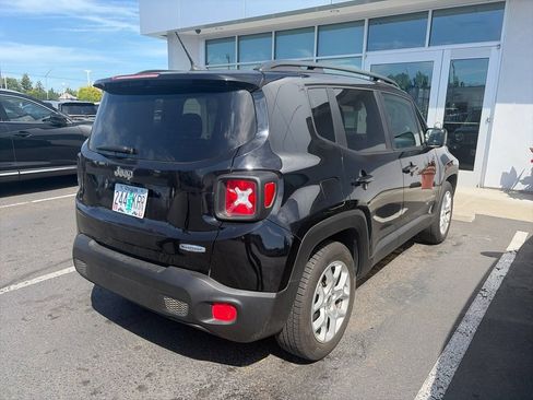 Used 2017 Jeep Renegade Latitude FWD image 5