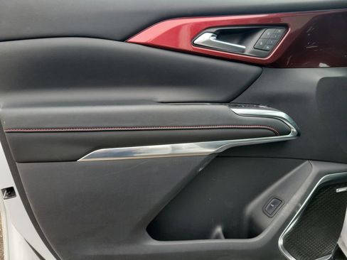 Used 2024 Chevrolet Traverse RS image 24