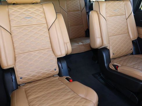 Used 2021 Cadillac Escalade Premium Luxury RWD image 25