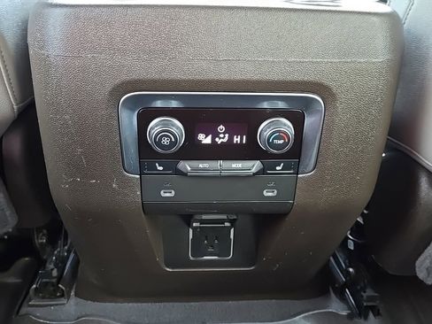 Used 2022 Chevrolet Suburban LT w/ Luxury Package image 30