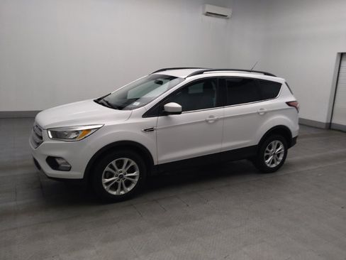 Used 2018 Ford Escape SE FWD image 2