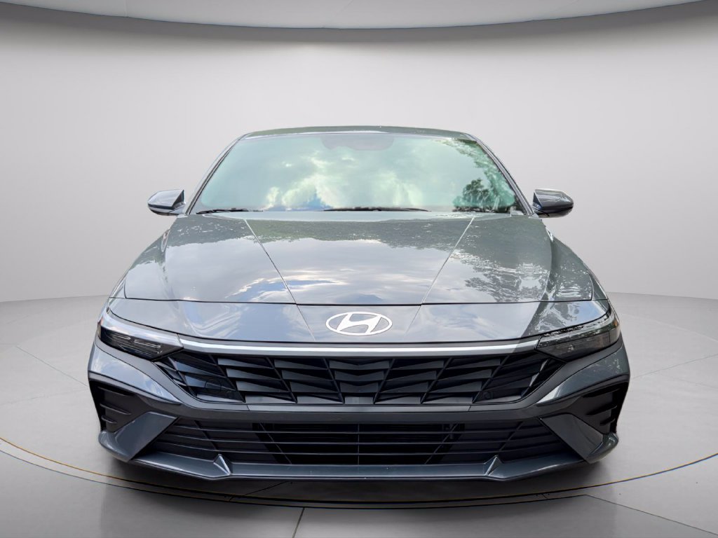 Used 2026 Hyundai Elantra Hybrid FWD image 4