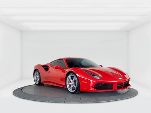 Used 2018 Ferrari 488 GTB RWD image 7