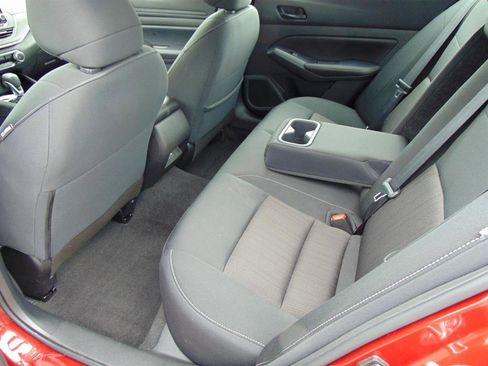 Used 2024 Nissan Altima 2.5 SV FWD image 13