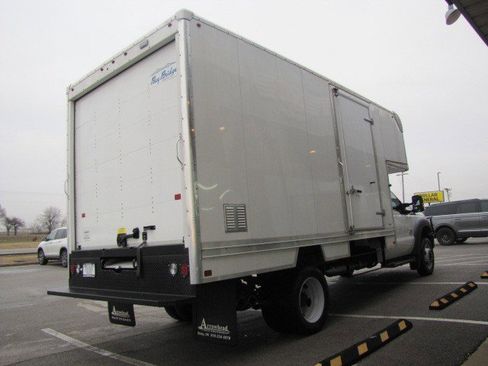 Used 2015 Ford F550 2WD Regular Cab Super Duty image 3