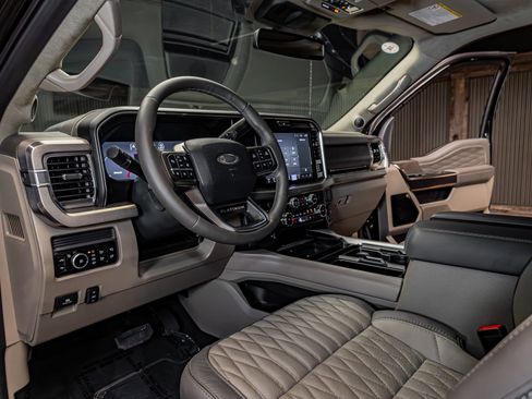 Used 2026 Ford F250 Platinum w/ Platinum Plus Package image 13