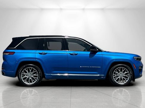 Used 2023 Jeep Grand Cherokee Summit w/ Adv Protech Group IV AWD/4WD image 2