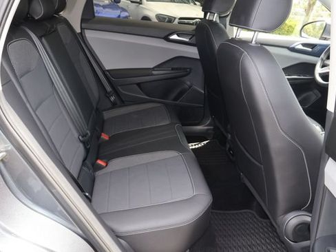 Certified 2023 Volkswagen Taos SE FWD image 20