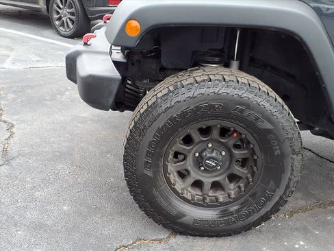 Used 2018 Jeep Wrangler Unlimited Sport S image 17