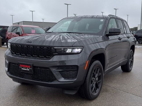 New 2025 Jeep Grand Cherokee Altitude image 2