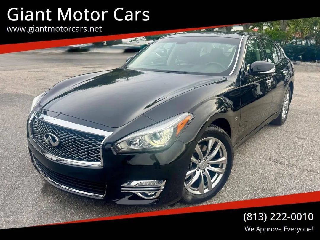 Used 2019 INFINITI Q70 Luxe RWD image 1