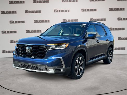 New 2025 Honda Pilot Touring image 1