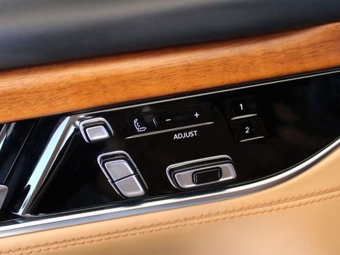 Used 2022 Jeep Grand Wagoneer Series III w/ HD Trailer Tow Package image 16