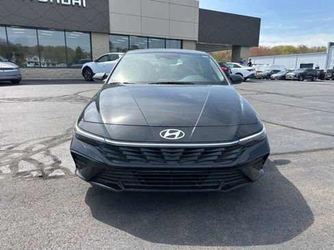 Certified 2025 Hyundai Elantra Sport FWD image 2