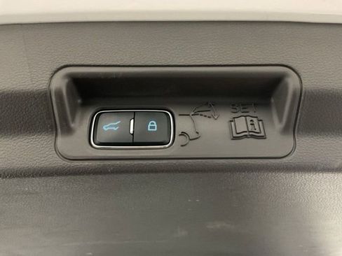 Used 2020 Ford Explorer Platinum w/ Premium Technology Package image 35