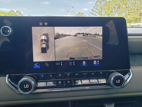 Used 2024 Chevrolet Colorado ZR2 w/ ZR2 Convenience Package III AWD/4WD image 32