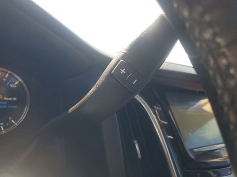 Used 2018 Cadillac Escalade ESV Luxury image 32