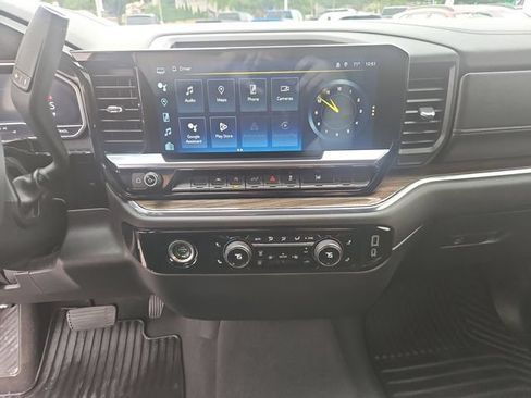 Used 2024 Chevrolet Silverado 1500 LT AWD/4WD image 19