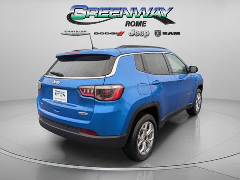 Used 2025 Jeep Compass Latitude AWD/4WD image 6