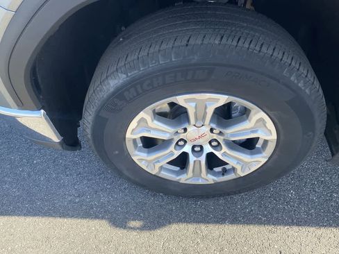 Used 2025 GMC Sierra 1500 SLT image 10