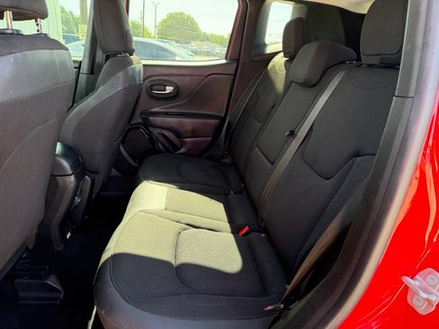 Used 2018 Jeep Renegade Altitude w/ Popular Equipment Group FWD image 24