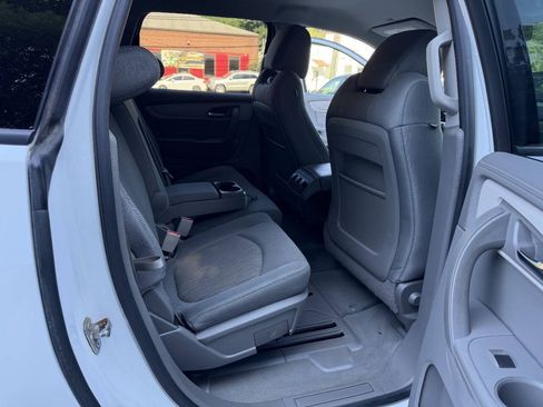 Used 2017 Chevrolet Traverse LS AWD/4WD image 16