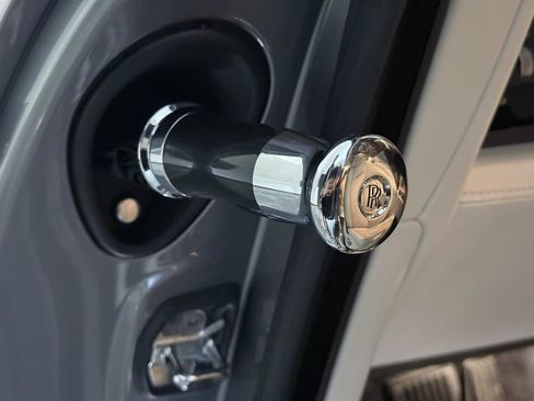 Used 2015 Rolls-Royce Wraith image 28