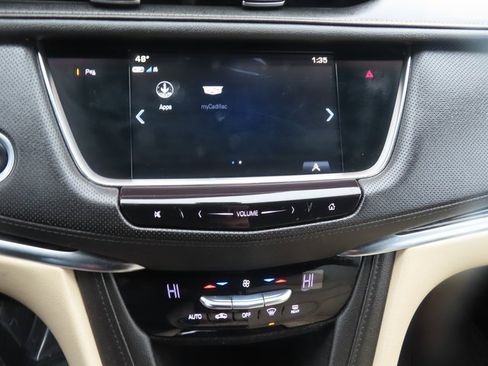 Used 2019 Cadillac XT5 FWD image 29
