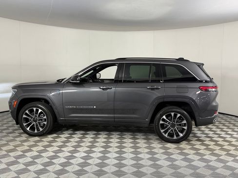 Used 2022 Jeep Grand Cherokee Overland w/ Advanced Protech Group III AWD/4WD image 10