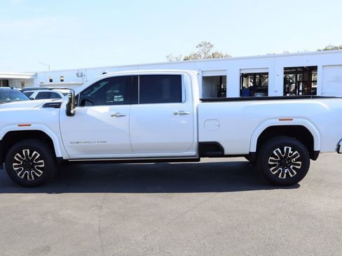 Certified 2025 GMC Sierra 2500 Denali Ultimate w/ Max Trailering Package image 5